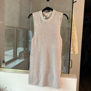 Aritzia sleeveless sweater size small